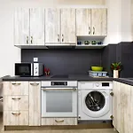 Radiant Retreat - Bright 1bd Haven In By Flat Mаnager Апартаменты