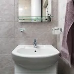 Radiant Retreat - Bright 1bd Haven In By Flat Mаnager Апартаменты *