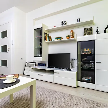 Radiant Retreat - Bright 1bd Haven In By Flat Mаnager Lägenhet