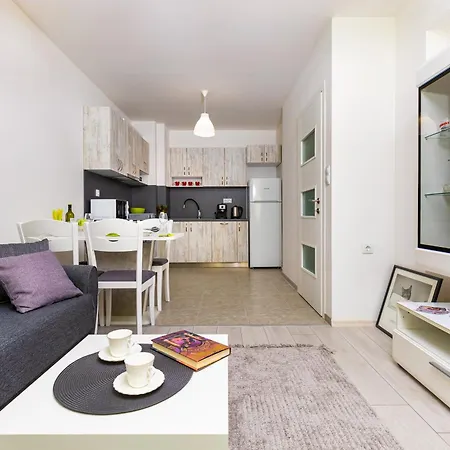 Lägenhet Radiant Retreat - Bright 1bd Haven In By Flat Mаnager Plovdiv