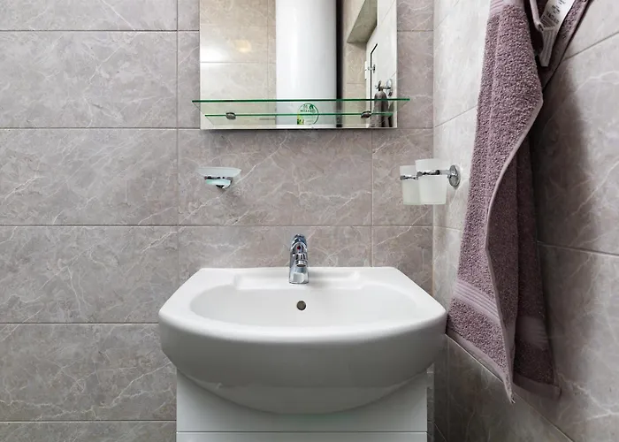 Radiant Retreat - Bright 1bd Haven In By Flat Mаnager Lägenhet *