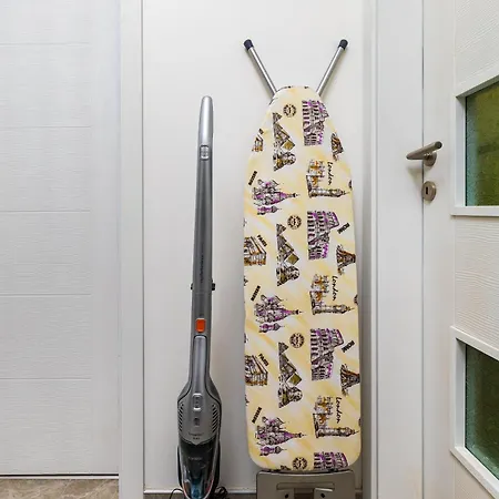 Apartment Radiant Retreat - Bright 1bd Haven In By Flat Mаnager Plowdiw