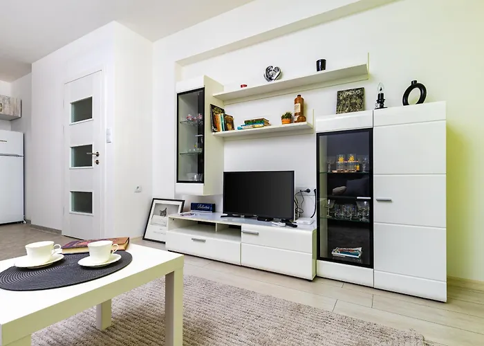 Radiant Retreat - Bright 1bd Haven In By Flat Mаnager Apartment