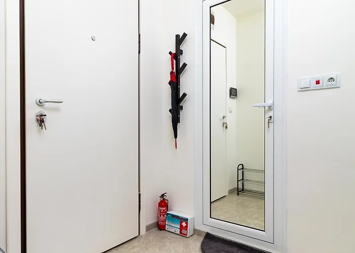 Radiant Retreat - Bright 1bd Haven In By Flat Mаnager Apartment *