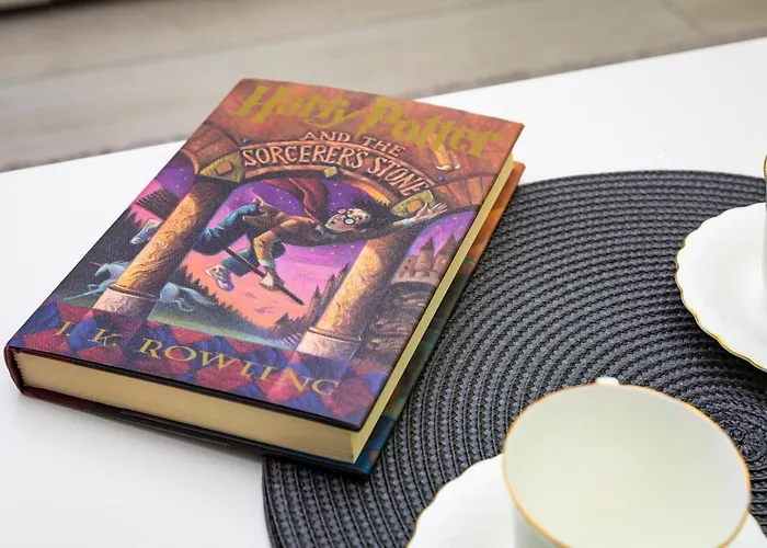 Apartment Radiant Retreat - Bright 1bd Haven In By Flat Mаnager