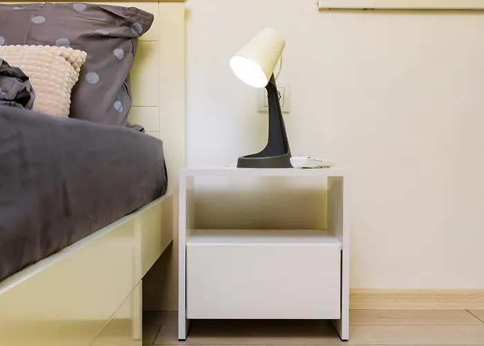 Radiant Retreat - Bright 1bd Haven In By Flat Mаnager